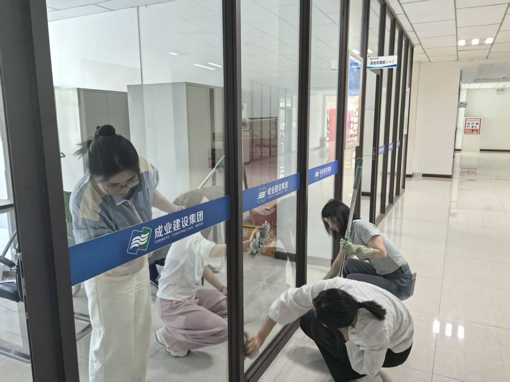 喜迎五一劳动节 洁净办公焕新颜